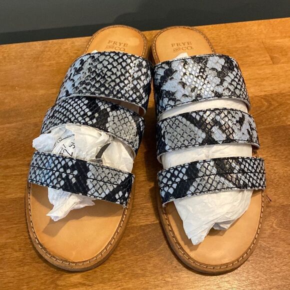 Frye & Co. Leather Evie 3 Band Slide Size 9 Never worn! - Picture 3 of 15